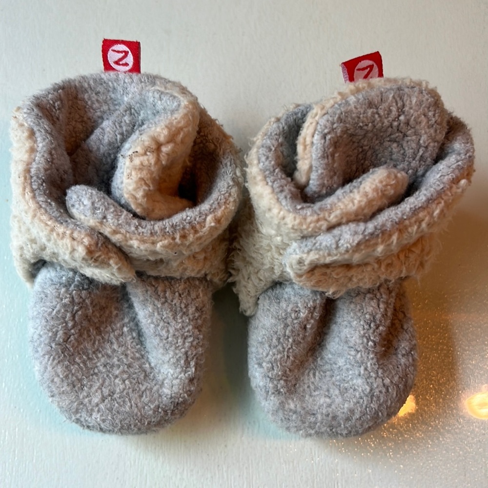 Zutano baby booties in heather grey and cream